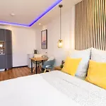 Shiny Singapore - - Doppelzimmer Mit Gemeinschaftsbad Keulen