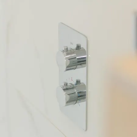 Shiny Singapore - - Doppelzimmer Mit Gemeinschaftsbad