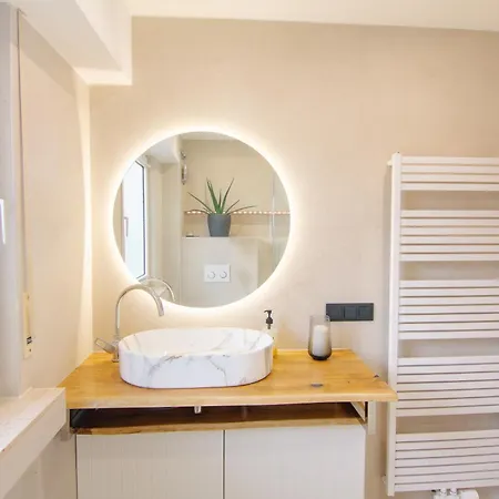 Shiny Singapore - - Doppelzimmer Mit Gemeinschaftsbad Penzion *