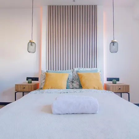 Shiny Singapore - - Doppelzimmer Mit Gemeinschaftsbad Κολωνία