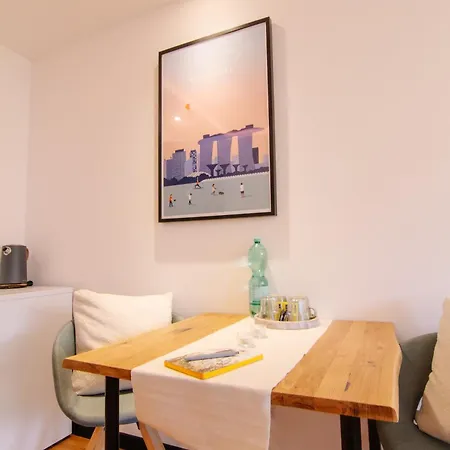 Penzion Shiny Singapore - - Doppelzimmer Mit Gemeinschaftsbad Kolín nad Rýnem