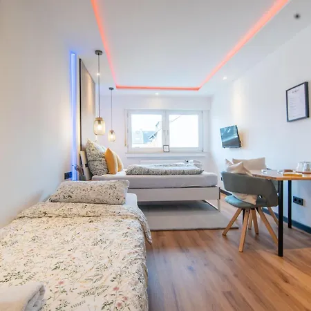 Shiny Singapore - - Doppelzimmer Mit Gemeinschaftsbad