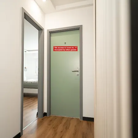 Shiny Singapore - - Doppelzimmer Mit Gemeinschaftsbad *