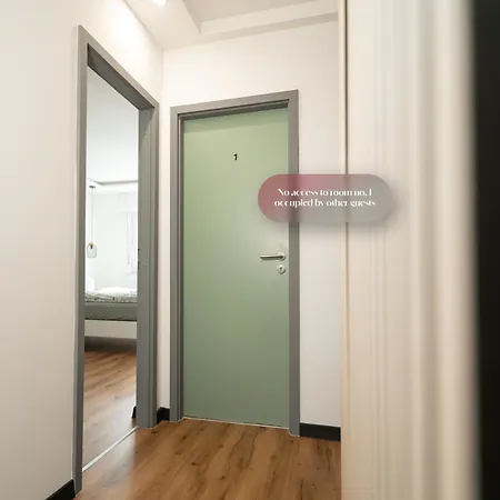 Shiny Singapore - - Doppelzimmer Mit Gemeinschaftsbad Gasthuis Keulen