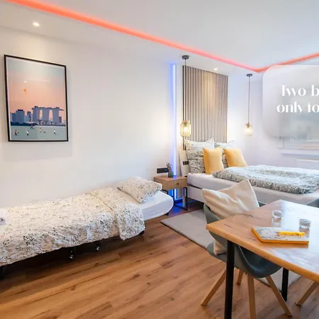 Shiny Singapore - - Doppelzimmer Mit Gemeinschaftsbad *