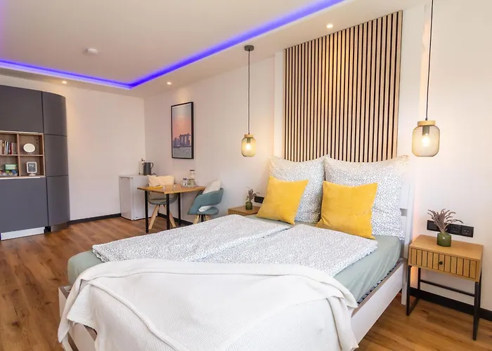 Shiny Singapore - - Doppelzimmer Mit Gemeinschaftsbad *