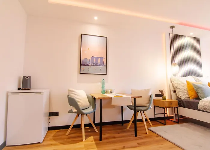 Shiny Singapore - - Doppelzimmer Mit Gemeinschaftsbad