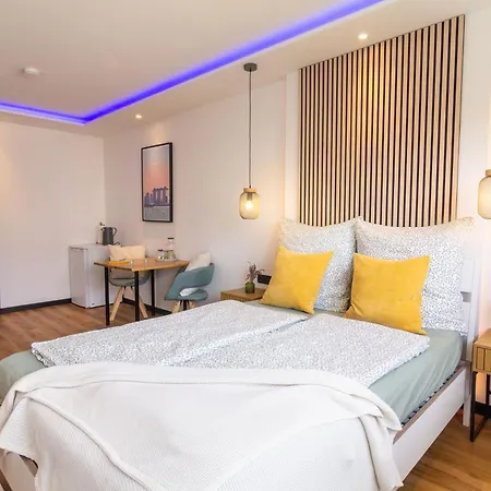 Shiny Singapore - - Doppelzimmer Mit Gemeinschaftsbad *