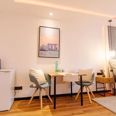 Shiny Singapore - - Doppelzimmer Mit Gemeinschaftsbad