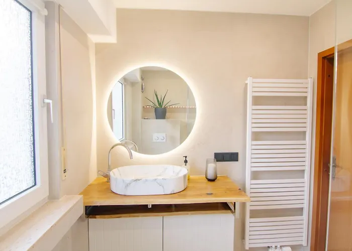 Shiny Singapore - - Doppelzimmer Mit Gemeinschaftsbad Pensión *