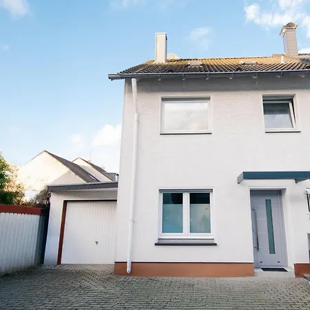 Shiny Singapore - - Doppelzimmer Mit Gemeinschaftsbad *